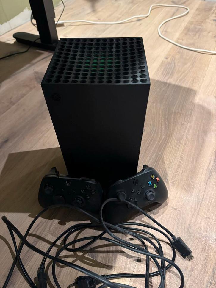 Xbox Series X + 2 Controllers, Spelcomputers en Games, Spelcomputers | Xbox Series X en S, Zo goed als nieuw, Xbox Series X, Ophalen of Verzenden