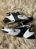 Nike schoenen maat 43 kleur wit& zwart voor maar 20 euro, Kleding | Heren, Schoenen, Ophalen of Verzenden, Nieuw, Wit
