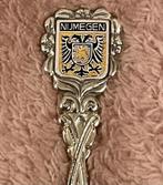 Theelepeltje e met wapen van Nijmegen - Zilverstad Witmetaal, Ophalen of Verzenden