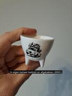 Eierdopje op pootjes met Volkswagen kever, porselein D5xH5cm, Antiek en Kunst, Antiek | Porselein, Ophalen of Verzenden