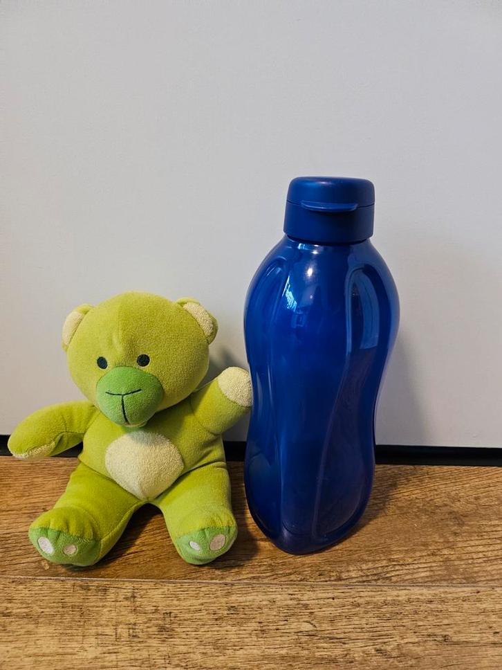 # Tupperware nieuwe 2 liter fles donkerblauw, Huis en Inrichting, Keuken | Tupperware, Nieuw, Beker of Kan, Blauw, Ophalen of Verzenden