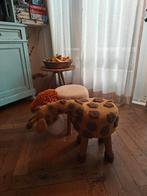 Twee hand gehaakte krukjes giraffe en leeuw, Ophalen of Verzenden, Zo goed als nieuw, Hout