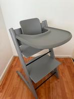 Stokke Tripp Trapp Meegroeistoel Grijs (Storm Grey) triptrap, Ophalen, Zo goed als nieuw, Meegroeistoel, Afneembaar eetblad