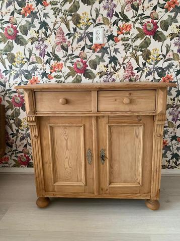 Brocante Frans kastje beschikbaar voor biedingen