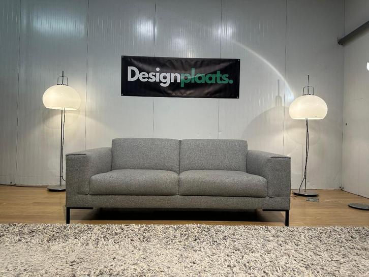 Design on Stock Aikon 2-zits Ploegwol - Lichtgrijs, Huis en Inrichting, Banken | Bankstellen, Zo goed als nieuw, Rechte bank, Tweepersoons