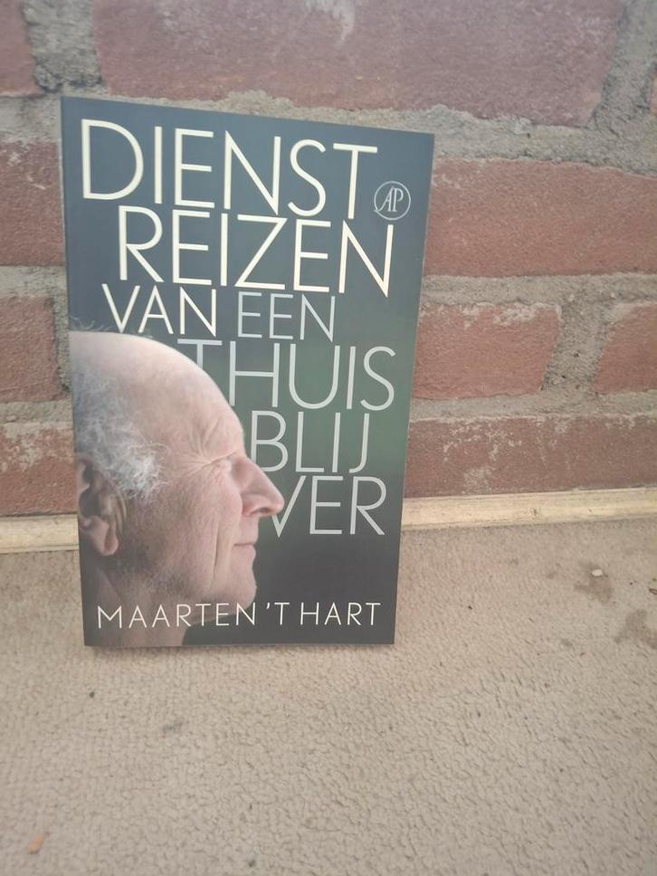 Maarten 't Hart - Dienstreizen van een thuisblijver, Boeken, Biografieën, Gelezen, Sport, Ophalen of Verzenden