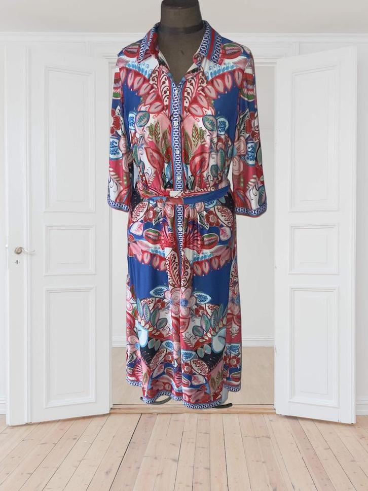 Prachtige jurk van kleuren K-Design xxl, Kleding | Dames, Jurken, Zo goed als nieuw, Maat 46/48 (XL) of groter, Onder de knie
