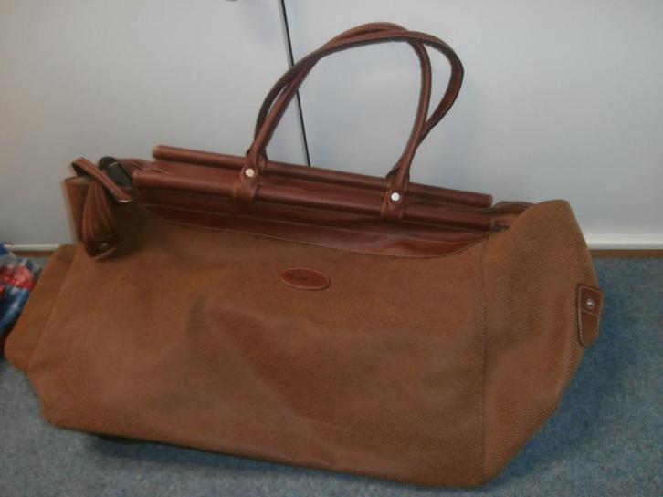Weekendtas bruin tas hengsels merk rero crbaeri portemonnee, Sieraden, Tassen en Uiterlijk, Tassen | Reistassen en Weekendtassen
