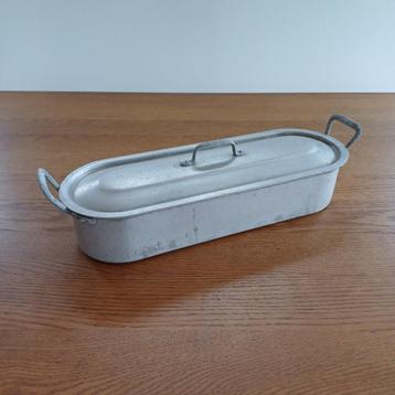 Vintage aluminium visketel beschikbaar voor biedingen