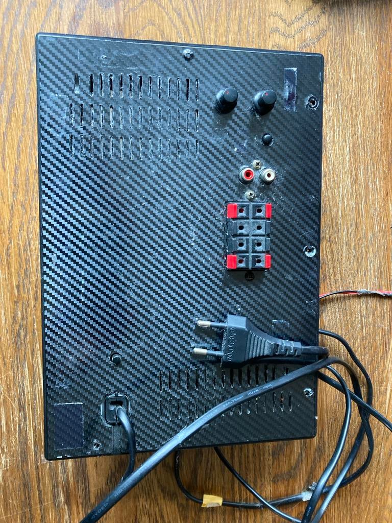 Krachtige JVC Subwoofer Versterker, Gebruikt, JVC, Ophalen of Verzenden, 60 tot 120 watt