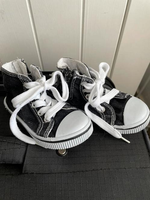 Baby gympen soort All Stars schoenen maat 20 z.g.a.n., Kinderen en Baby's, Kinderkleding | Schoenen en Sokken, Zo goed als nieuw