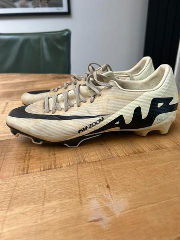 Voetbalschoenen beschikbaar voor biedingen