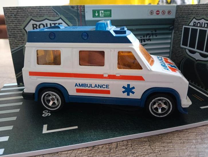 Ambulance schaal 1:36, Hobby en Vrije tijd, Modelauto's | Overige schalen, Gebruikt, Auto, Ophalen of Verzenden
