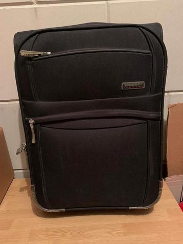 Koffer Newest Luggage 50x37x20cm beschikbaar voor biedingen