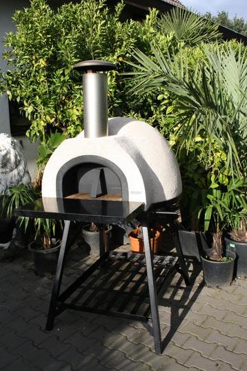 Home made pizza's / zelf bakken in pizzaoven AMALFI AD 70 beschikbaar voor biedingen