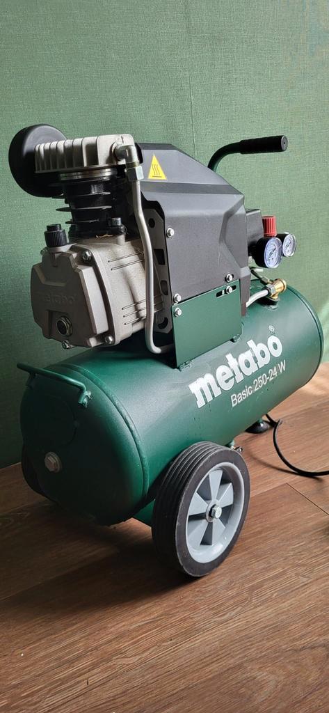 Metabo compressor Basic 250-24W, Doe-het-zelf en Verbouw, Compressors, Minder dan 25 liter, Minder dan 200 liter/min, Ophalen