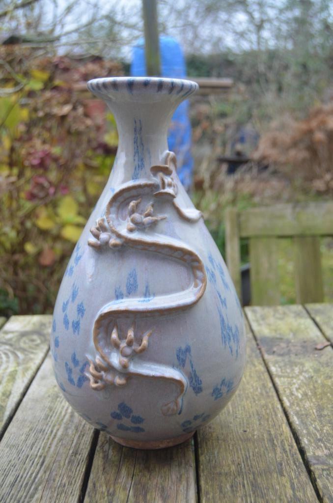 Mooie Chinese vaas met draak 20e eeuw., Antiek en Kunst, Antiek | Vazen, Ophalen of Verzenden