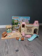 Nieuw de sylvanian families crèche met konijntjes, Ophalen of Verzenden, Nieuw, Poppenhuis