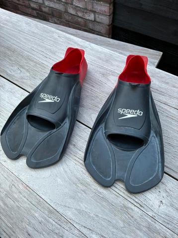 Speedo biofuse flipper 42-43 beschikbaar voor biedingen