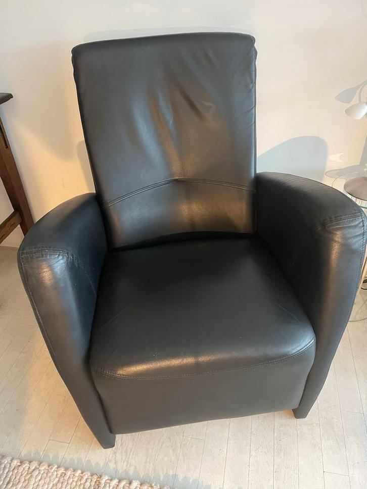 Elegante zwarte lederen fauteuil van Montel, Huis en Inrichting, Fauteuils, Zo goed als nieuw, Leer, 50 tot 75 cm, Minder dan 75 cm