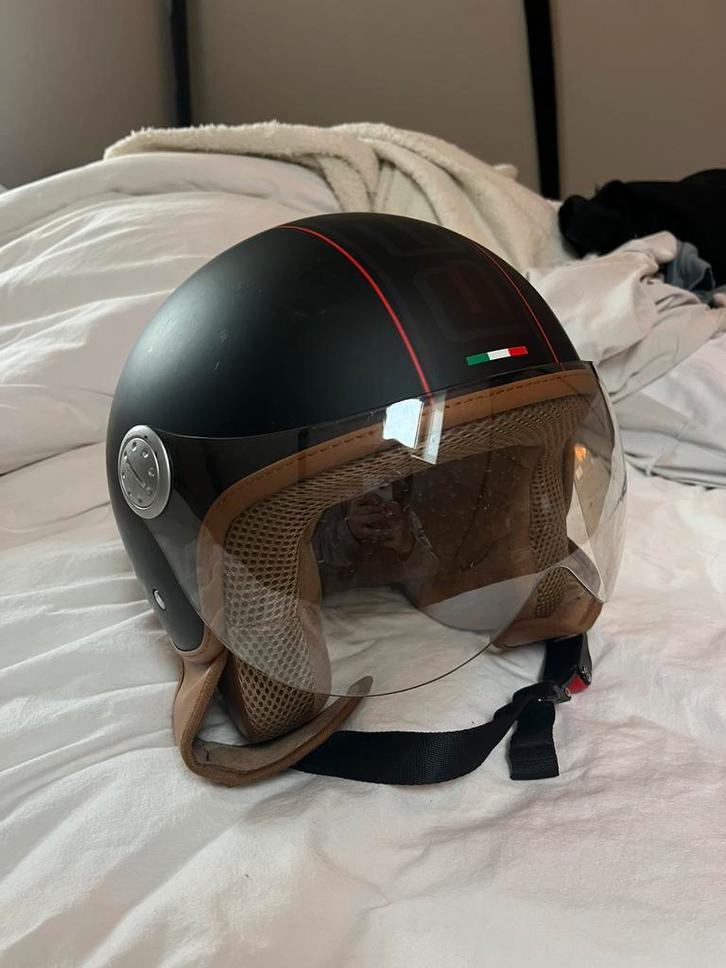 Beon scooter helm, Fietsen en Brommers, Brommerhelmen, Gebruikt, Extra small of kleiner, Ophalen of Verzenden