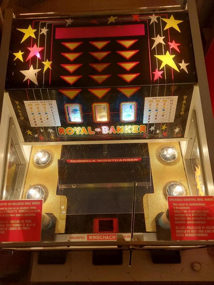 2 STUKS ROYAL BANKER I coinpusher munten schuiver kermis, Verzamelen, Automaten | Gokkasten en Fruitautomaten, Gebruikt, Overige munten