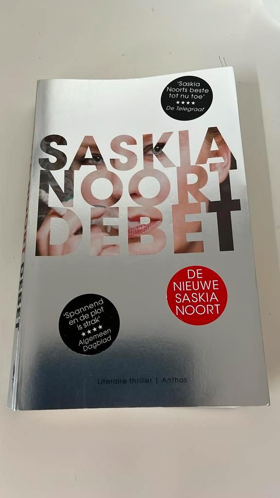 Saskia Noort - Debet, Boeken, Thrillers, Zo goed als nieuw, Nederland, Ophalen of Verzenden
