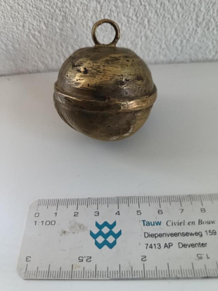 Handgemaakte grote koperen bel Ambon, Indonesië antiek, Antiek en Kunst, Antiek | Koper en Brons, Ophalen of Verzenden