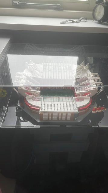 Old Trafford stadion beschikbaar voor biedingen