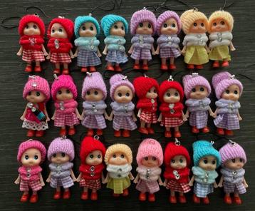Div 53 - Mini Dolls .. 24 stuks beschikbaar voor biedingen