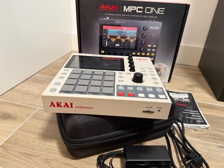 Akai MPC One Special Retro Edition, Muziek en Instrumenten, Samplers, Nieuw, Ophalen
