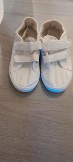 Te koop witte gymschoenen, maat 29/30., Gebruikt, Ophalen of Verzenden, Jongen of Meisje, Sportschoenen