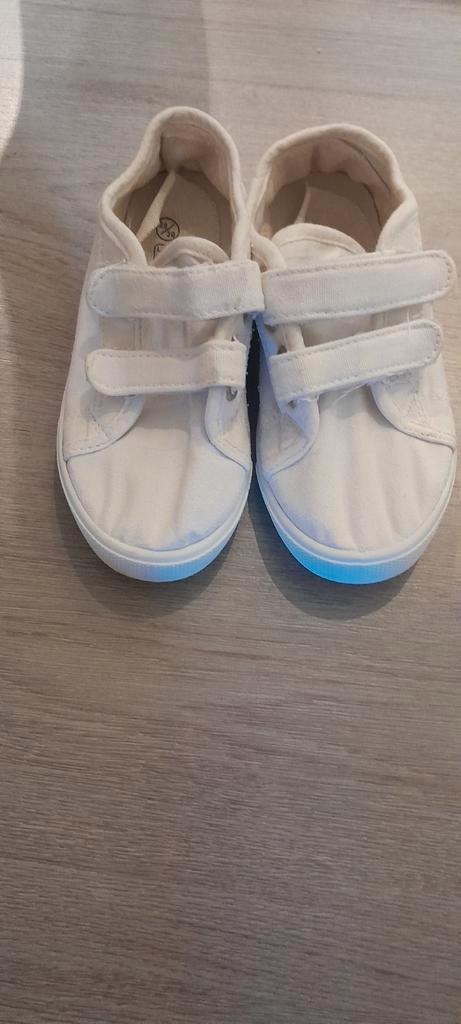 Te koop witte gymschoenen, maat 29/30., Kinderen en Baby's, Kinderkleding | Schoenen en Sokken, Gebruikt, Sportschoenen, Jongen of Meisje