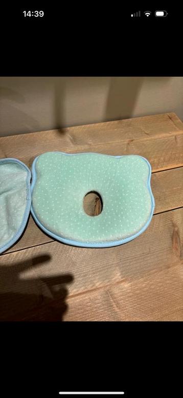 Afplat kussen beschikbaar voor biedingen