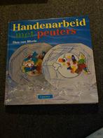 Handenarbeid met peuters - Boek, Ophalen of Verzenden, Gelezen, 2 tot 3 jaar