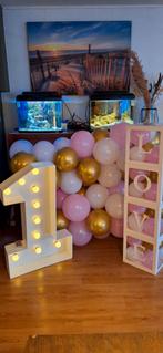 Ballonnenboog met ballonnen, ledcijfers en babyboxen, Hobby en Vrije tijd, Feestartikelen | Verhuur, Zo goed als nieuw, Ophalen