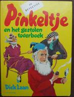 Pinkeltje en het gestolen toverboek  Geschreven door Dick La, Ophalen of Verzenden, Zo goed als nieuw, Dick Laan, Sprookjes
