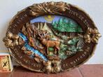 Kitsch ovaal wandbordje spreukbordje met hert dennenbomen, Antiek en Kunst, Ophalen of Verzenden