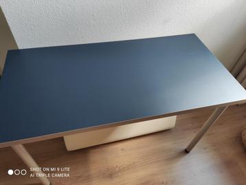 Tafel / bureau gratis op te halen beschikbaar voor biedingen