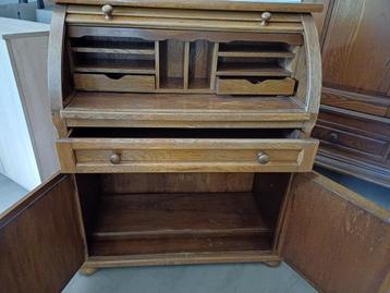 Mooie secretaire van eiken beschikbaar voor biedingen