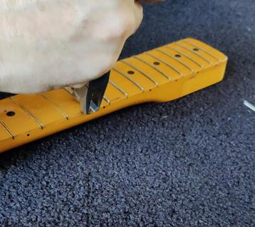 Gitaar reparatie, onderhoud , afstellen, refret, vlakken etc beschikbaar voor biedingen