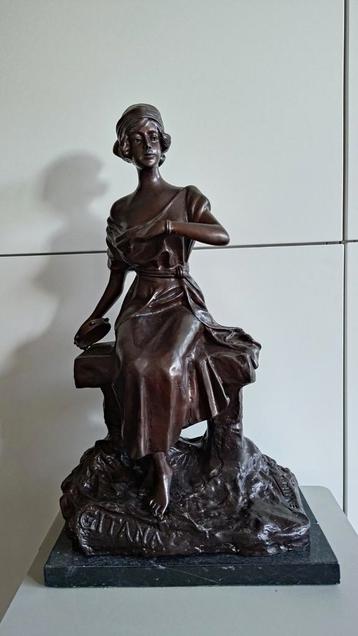 Prachtig bronzen beeld van een zigeuner vrouw beschikbaar voor biedingen