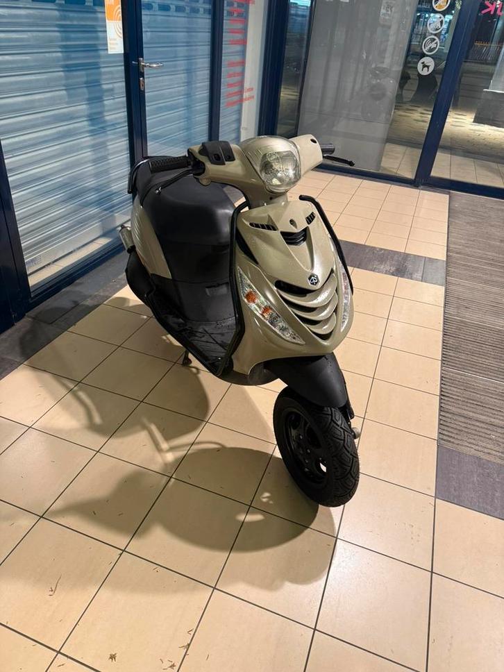 Piaggio zip 2t 50cc bouwjaar 2000, Fietsen en Brommers, Scooters | Piaggio, Zo goed als nieuw, Zip, Tweetakt, Ophalen