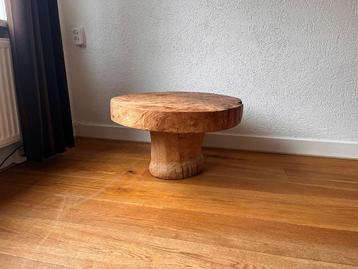 Teakhouten bijzettafel beschikbaar voor biedingen