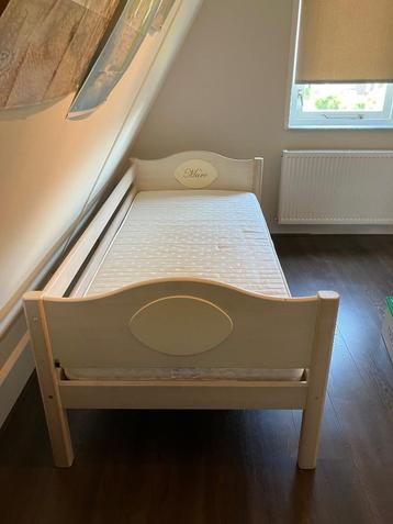 Small World Disney - bed beschikbaar voor biedingen