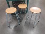 NIJKERK 6 kapotte oude schoolkrukken, Ophalen, Gebruikt, Hout