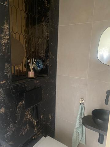 10 stuks koel beige tegels 60x60 beschikbaar voor biedingen