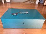 Metalen kist kluis, Huis en Inrichting, Woonaccessoires | Kisten, Verzenden, Gebruikt, 50 tot 100 cm, Minder dan 50 cm
