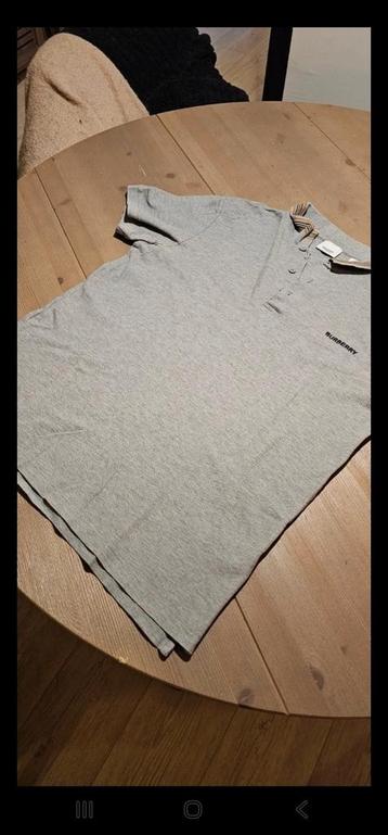 Grijze Burberry polo maat M beschikbaar voor biedingen