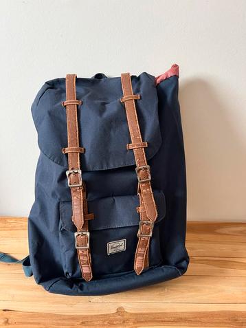 Herschel rugtas donkerblauw beschikbaar voor biedingen